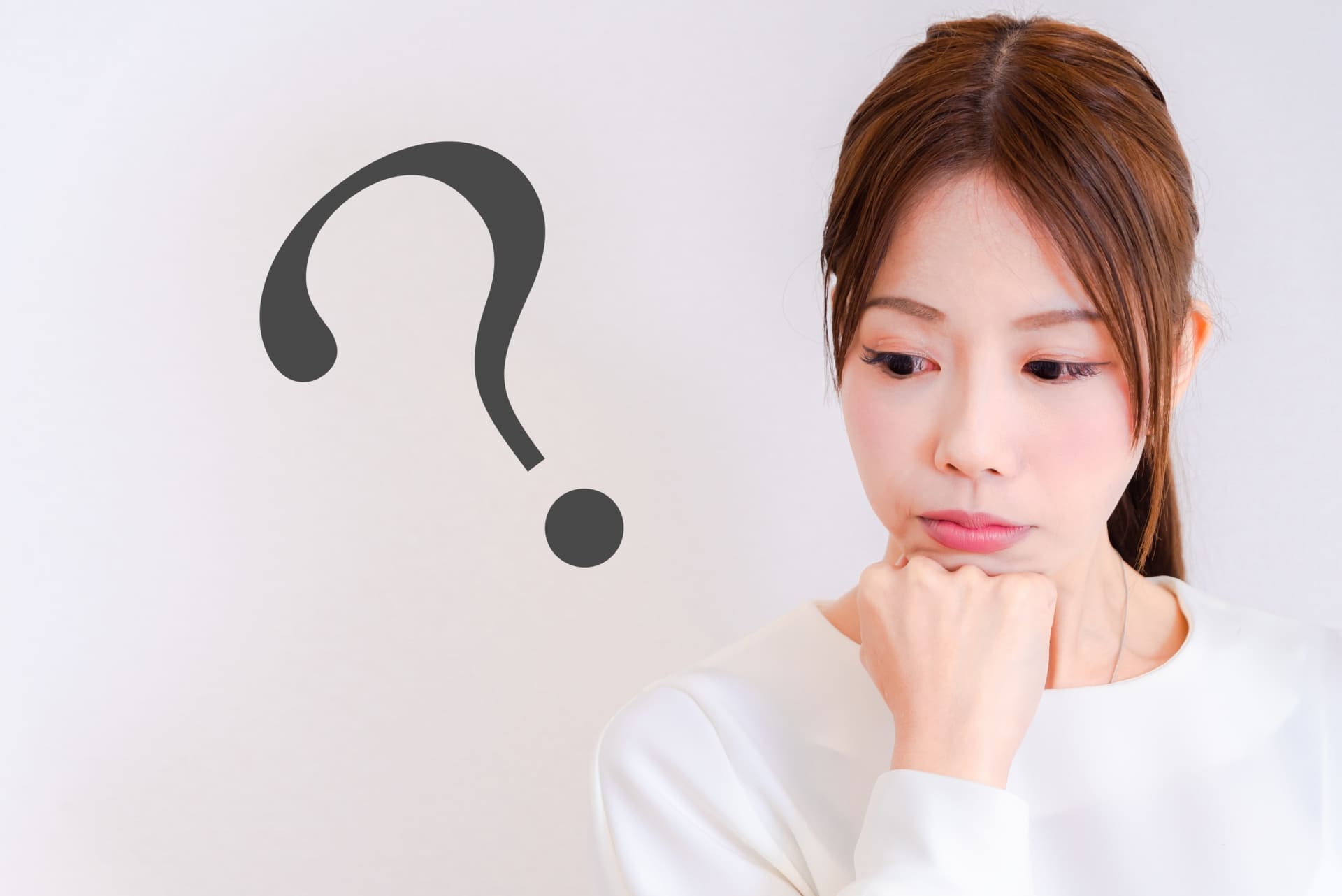 疑問を持つ女性